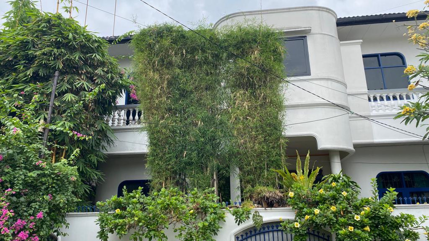 Rumah Asri dan Nyaman di CINERE