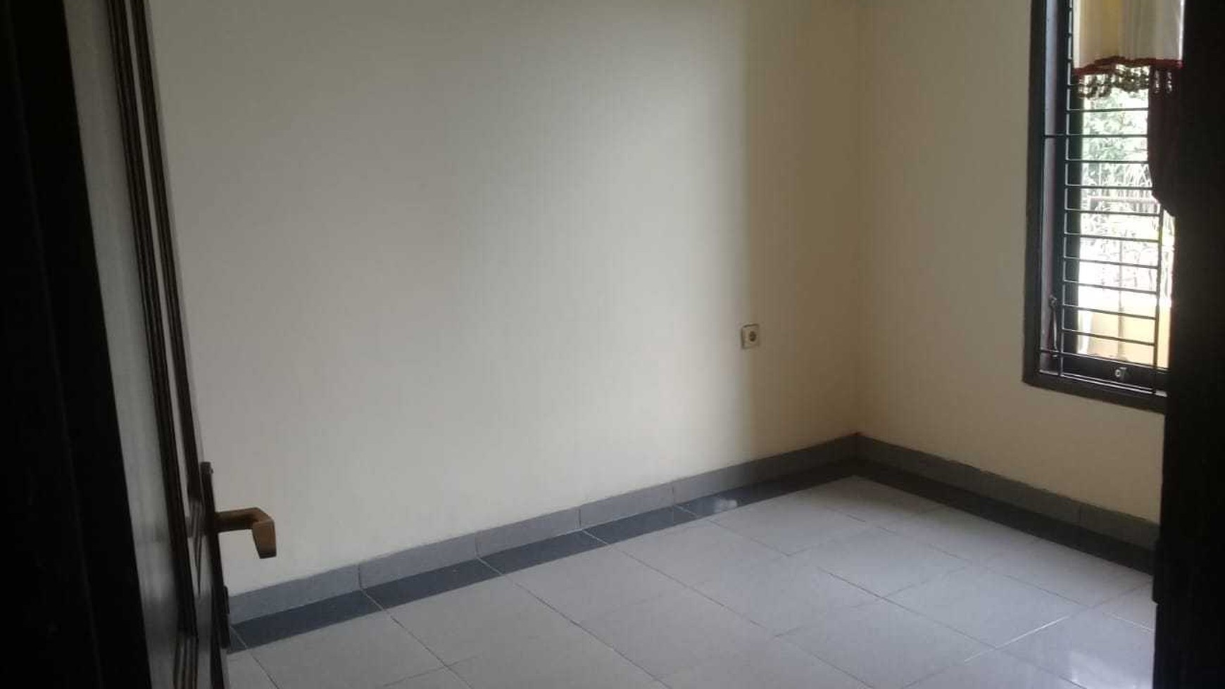 Rumah siap huni di bintaro sektor 5