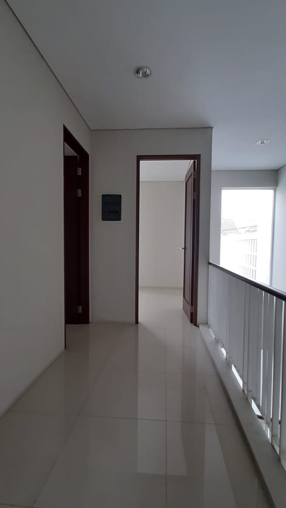 Rumah cantik minimalis, siap huni di Ciputat