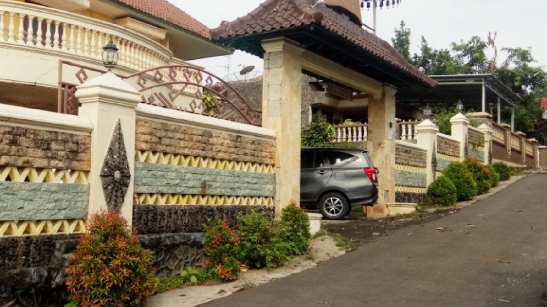 Dijual Rumah Mewah 2 Lantai beserta isinya ditengah kota Bandar Lampung