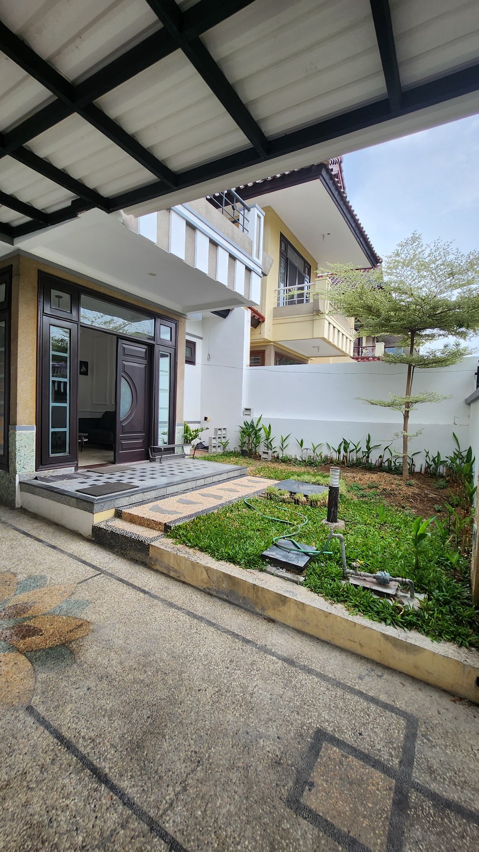 Rumah Villa Bukit Mas Surabaya - Lantai MARMER + SEMI Furnished Dekat Akses Tol Satelit, Ciputra World Mall