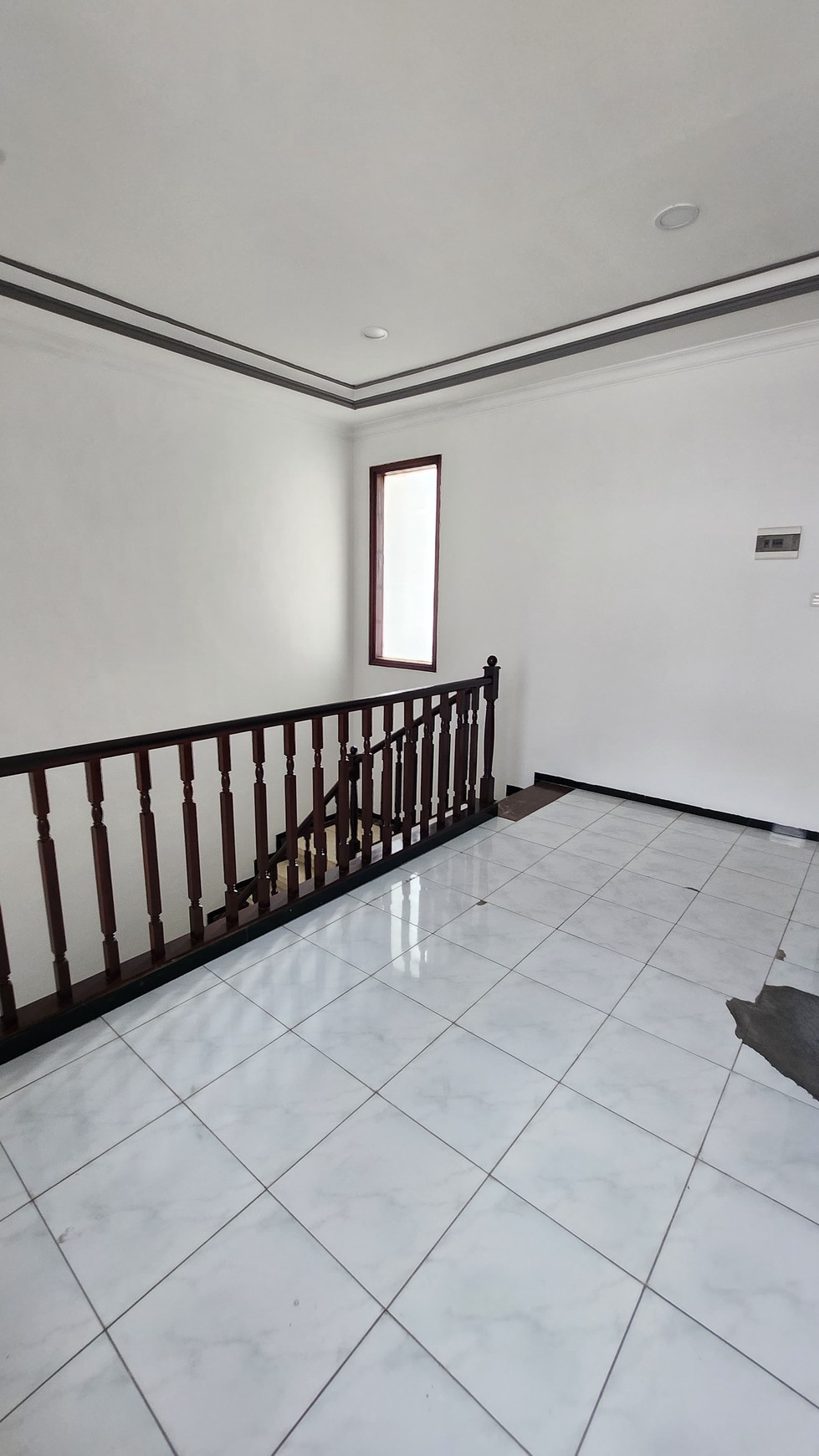 Rumah Villa Bukit Mas Surabaya - Lantai MARMER + SEMI Furnished Dekat Akses Tol Satelit, Ciputra World Mall