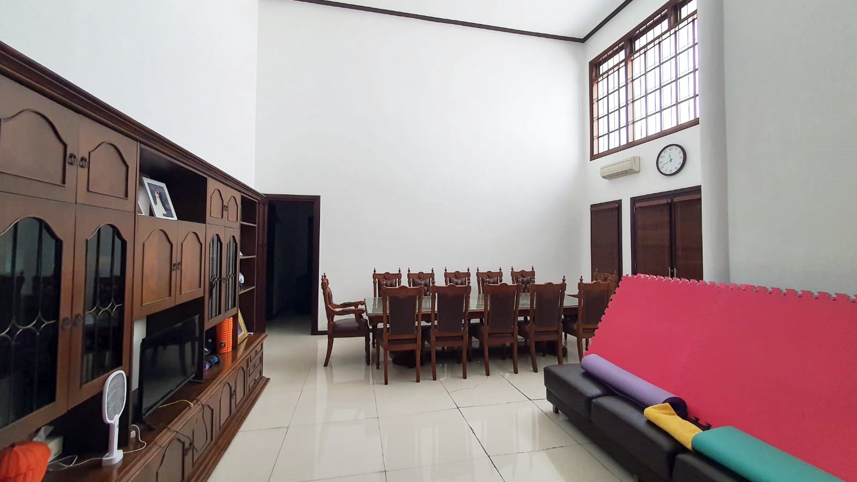 Rumah di Raya Dharmahusada Indah Surabaya Timur, Cocok untuk Resto & Kantor, Bisa untuk Disewakan juga !!