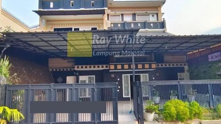 Dijual Rumah 3 Lantai di Tanjung Karang Timur