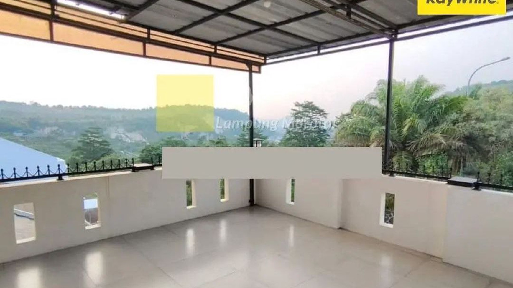 Dijual Rumah 3 Lantai di Tanjung Karang Timur