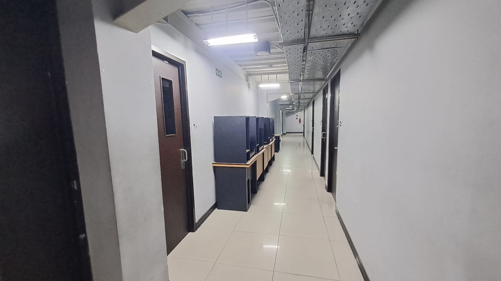 GEDUNG KANTOR BIZPARK 1 PULOGADUNG YANG STRATEGIS 