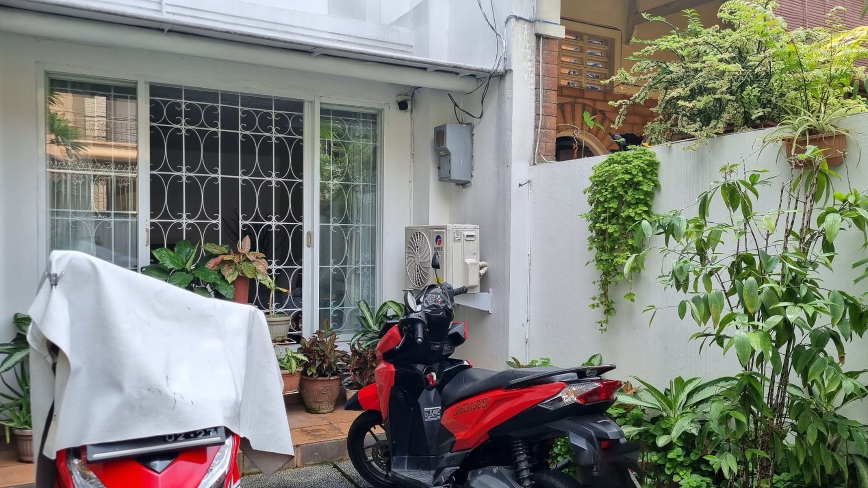 SOLD ! Rumah Siap Huni dengan Kondisi Terawat Baik dan Lokasi Strategis @Pondok Indah