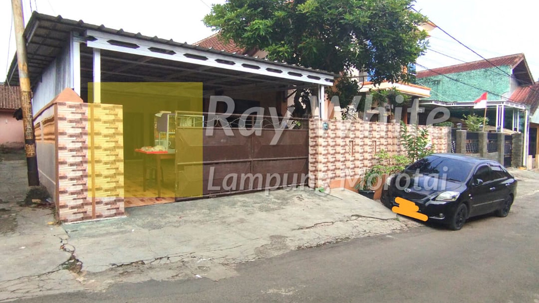 Dijual Rumah dengan Halaman Besar tr