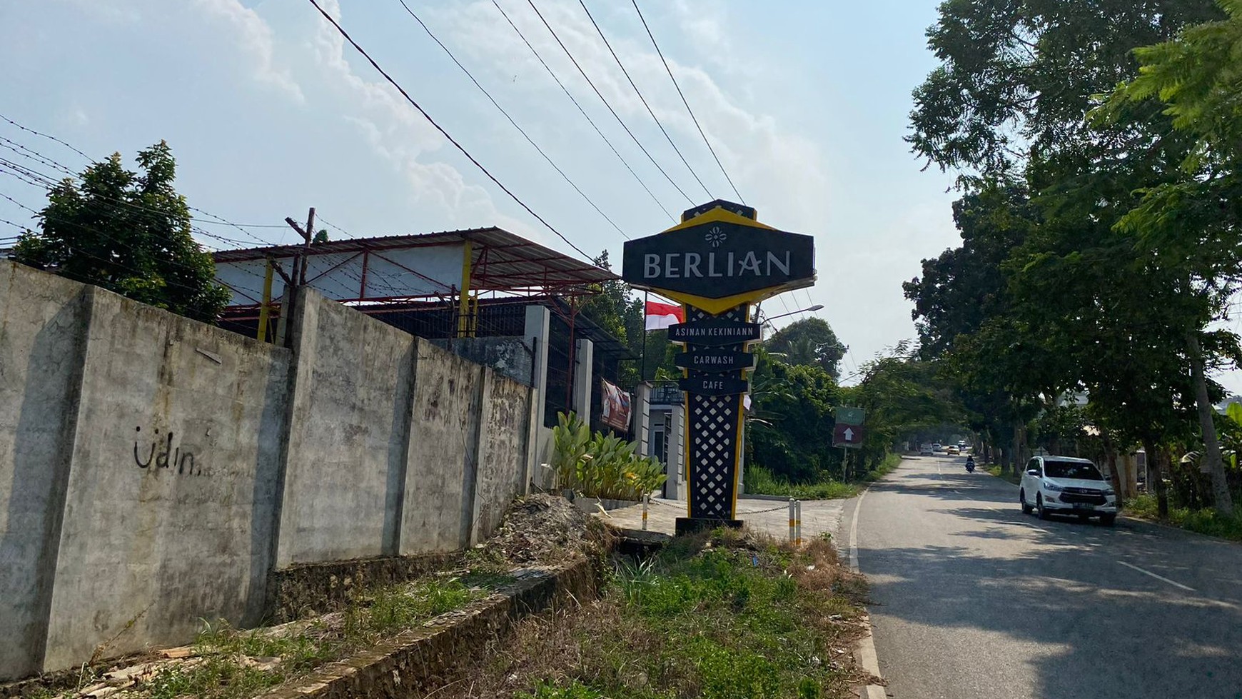 Dijual Rumah Mewah Tanah 2800m2 Serta Usaha Cafe dan Carwash di Teluk Betung