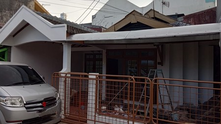 1113. Dijual Rumah Rungkut Asri Tengah 