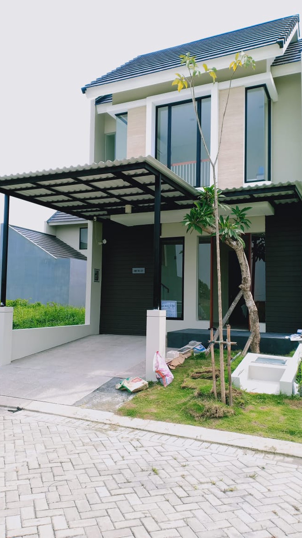 Rumah North West Citraland Surabaya SPESIAL 3 K.Tidur plus SEMI Furnished, 4 AC