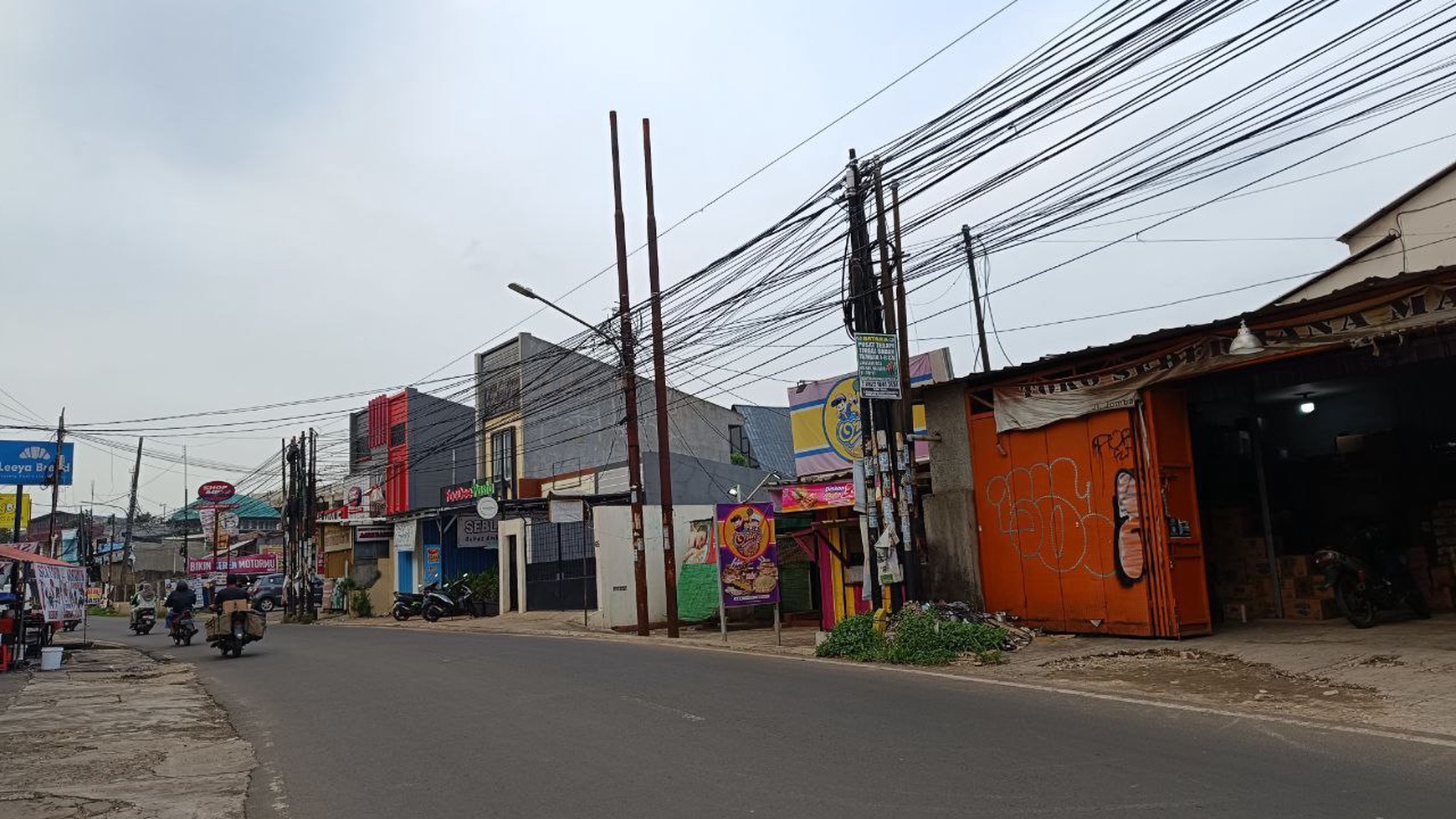 Ruang Usaha Lokasi Strategis Pinggir Jalan Raya dan Kawasan Ramai