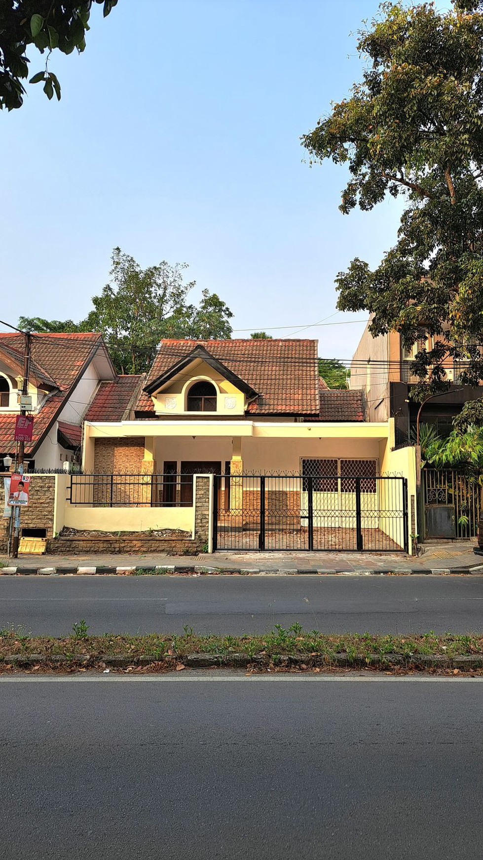 Rumah 5 Kamar di Kencana Loka BSD City Lokasi Strategis