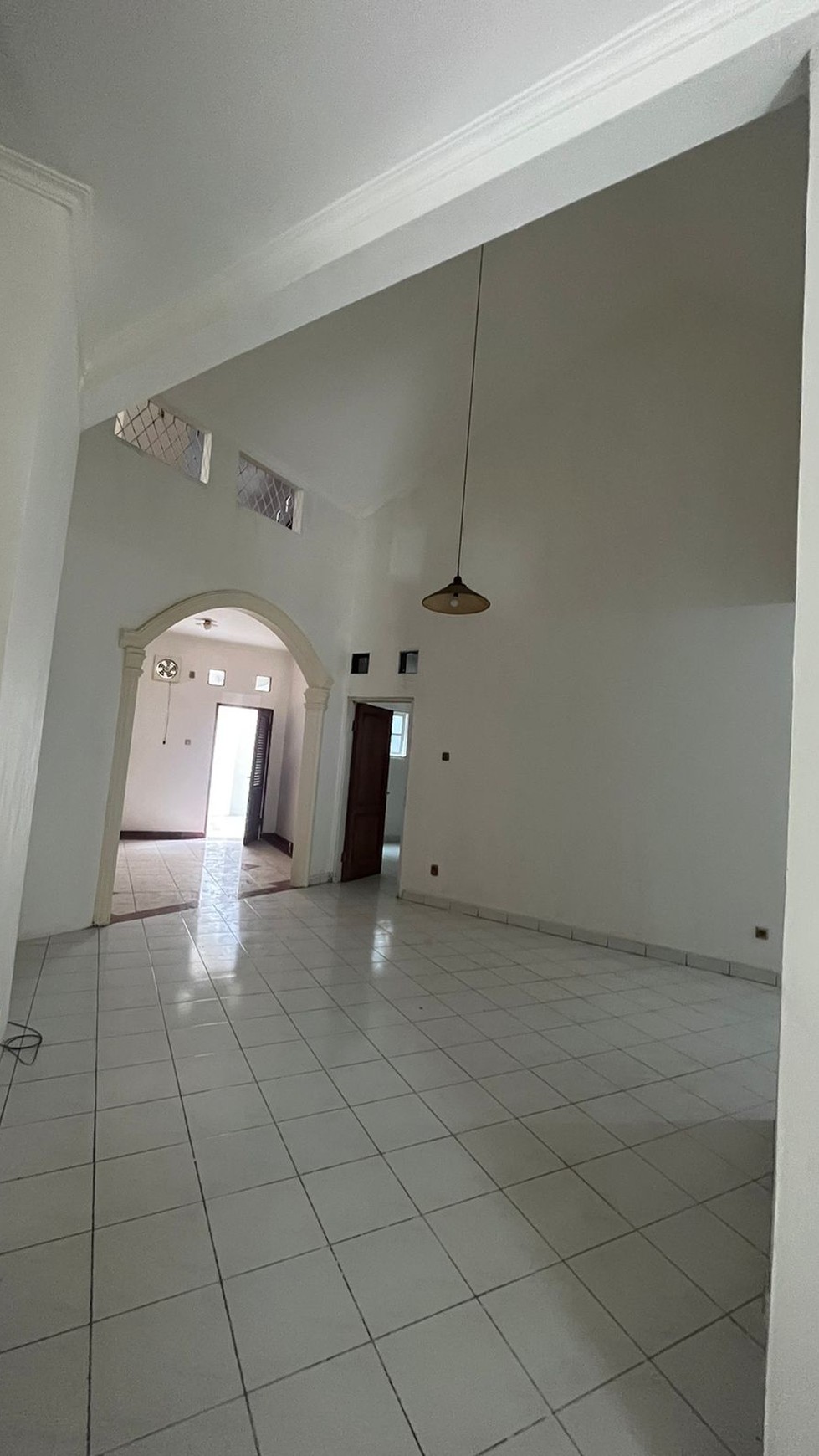 Rumah 5 Kamar di Kencana Loka BSD City Lokasi Strategis