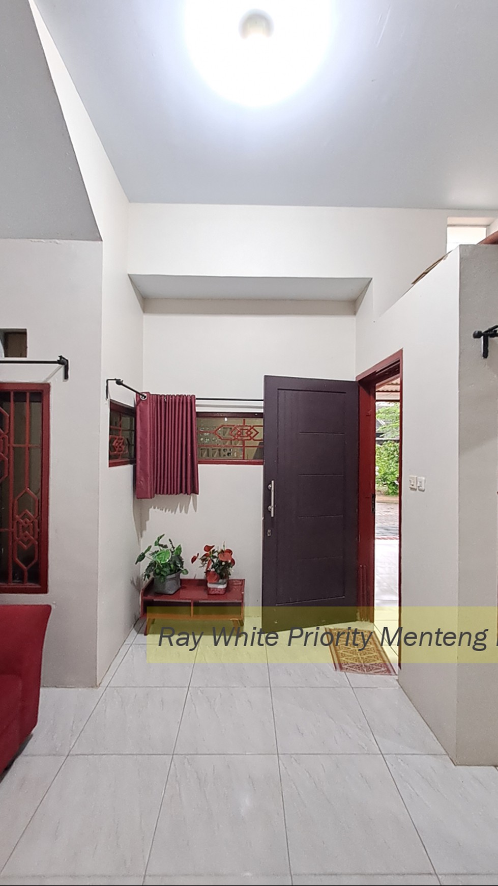 Rumah Modern Minimalis, Lokasi Strategis di Tengah Kota Tangerang #HR