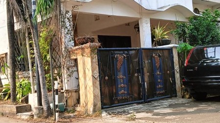 Rumah Nyaman 2 Lantai, Selangkah dari Gerbang Tol Krukut