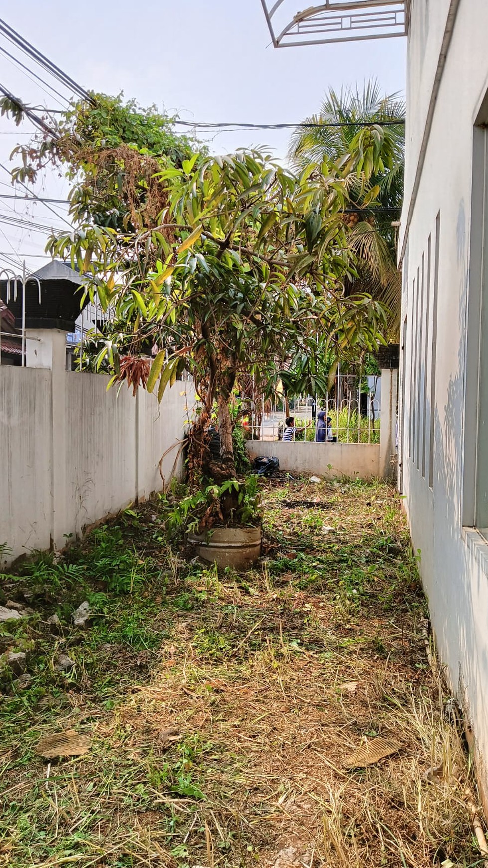 Rumah Nyaman 2 Lantai, Selangkah dari Gerbang Tol Krukut