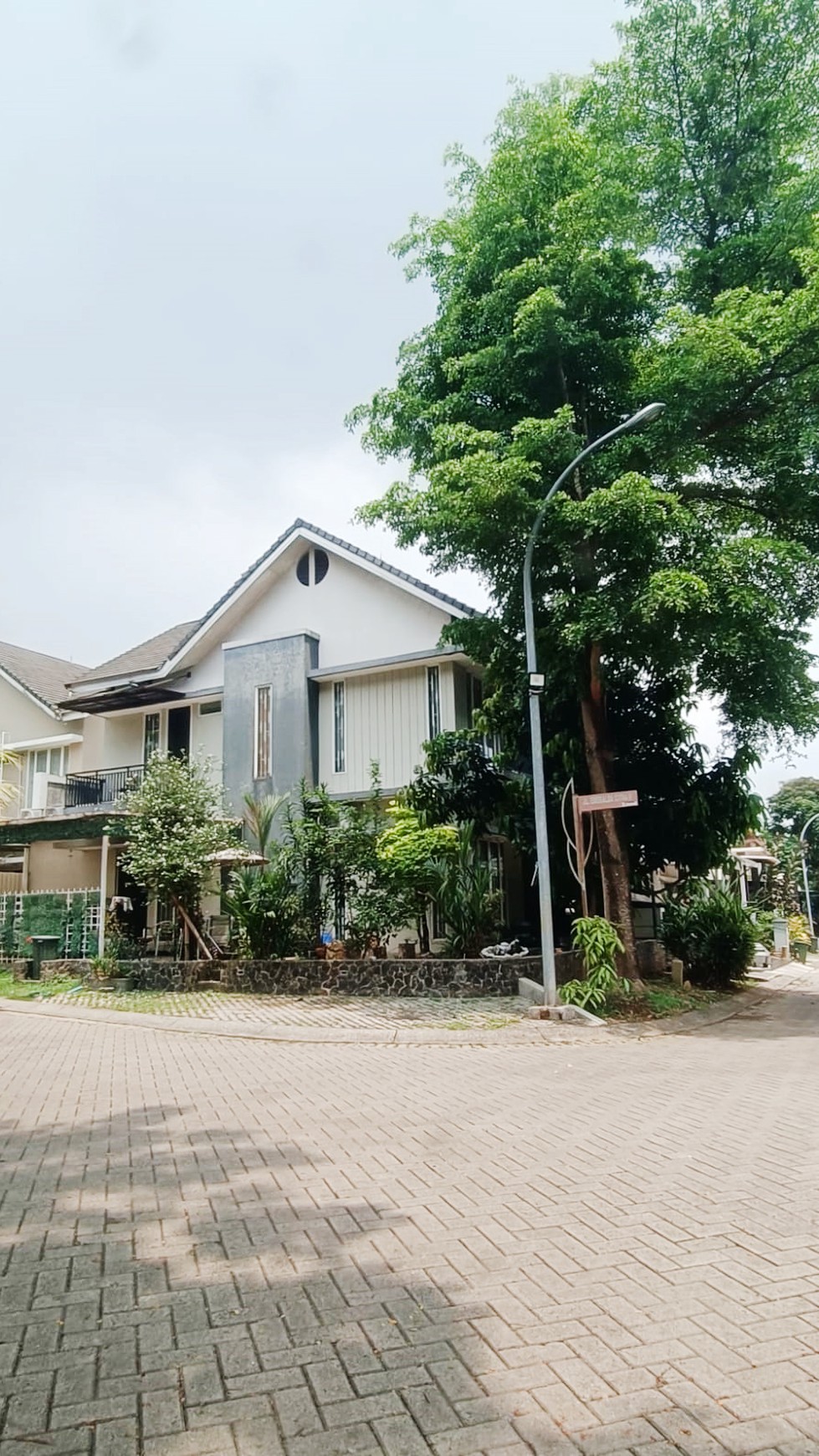 Rumah di Emerald View Bintaro, Siap Huni 