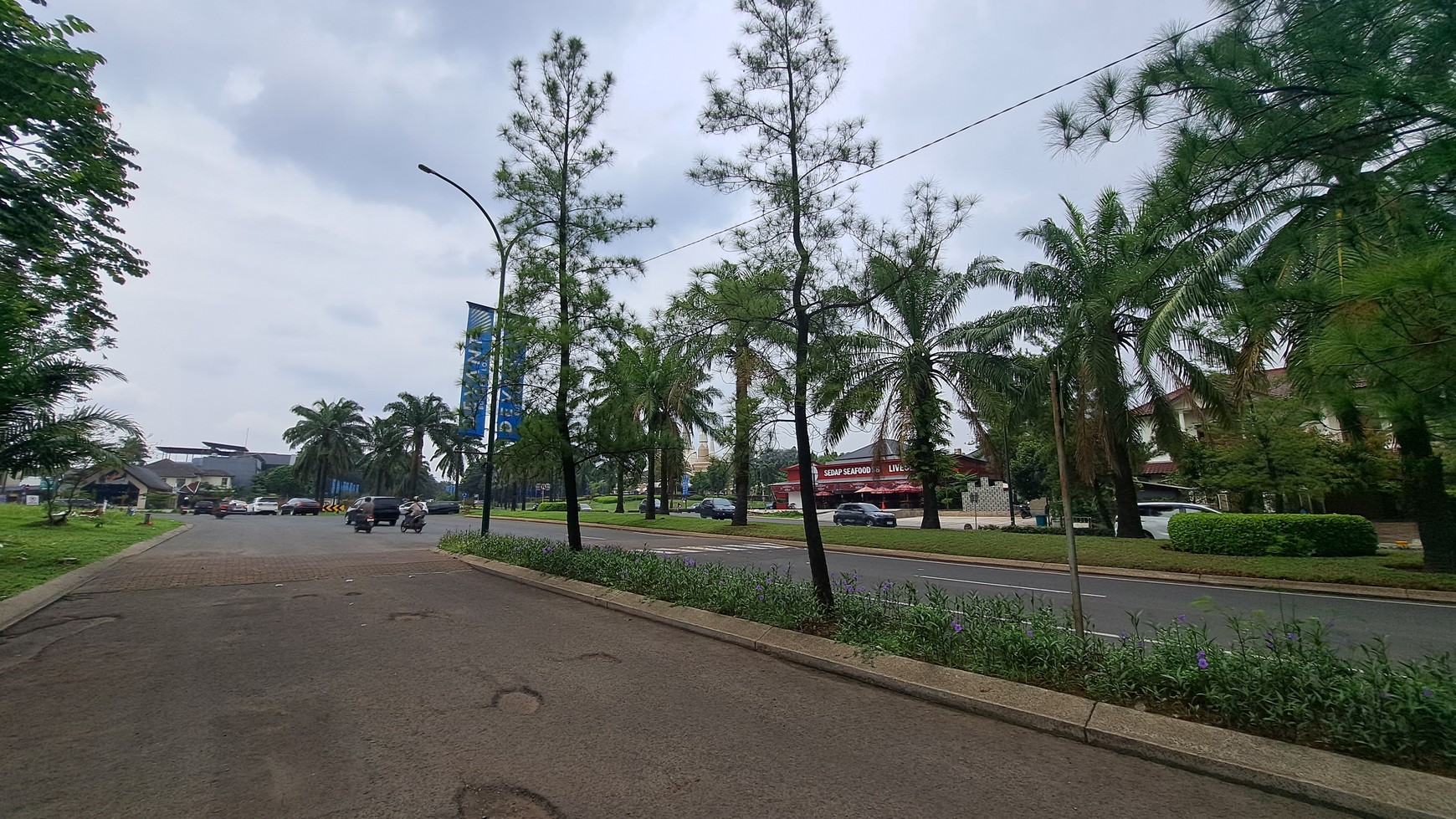 Kavling Boulevard di Kota Wisata Cocok untuk Resto