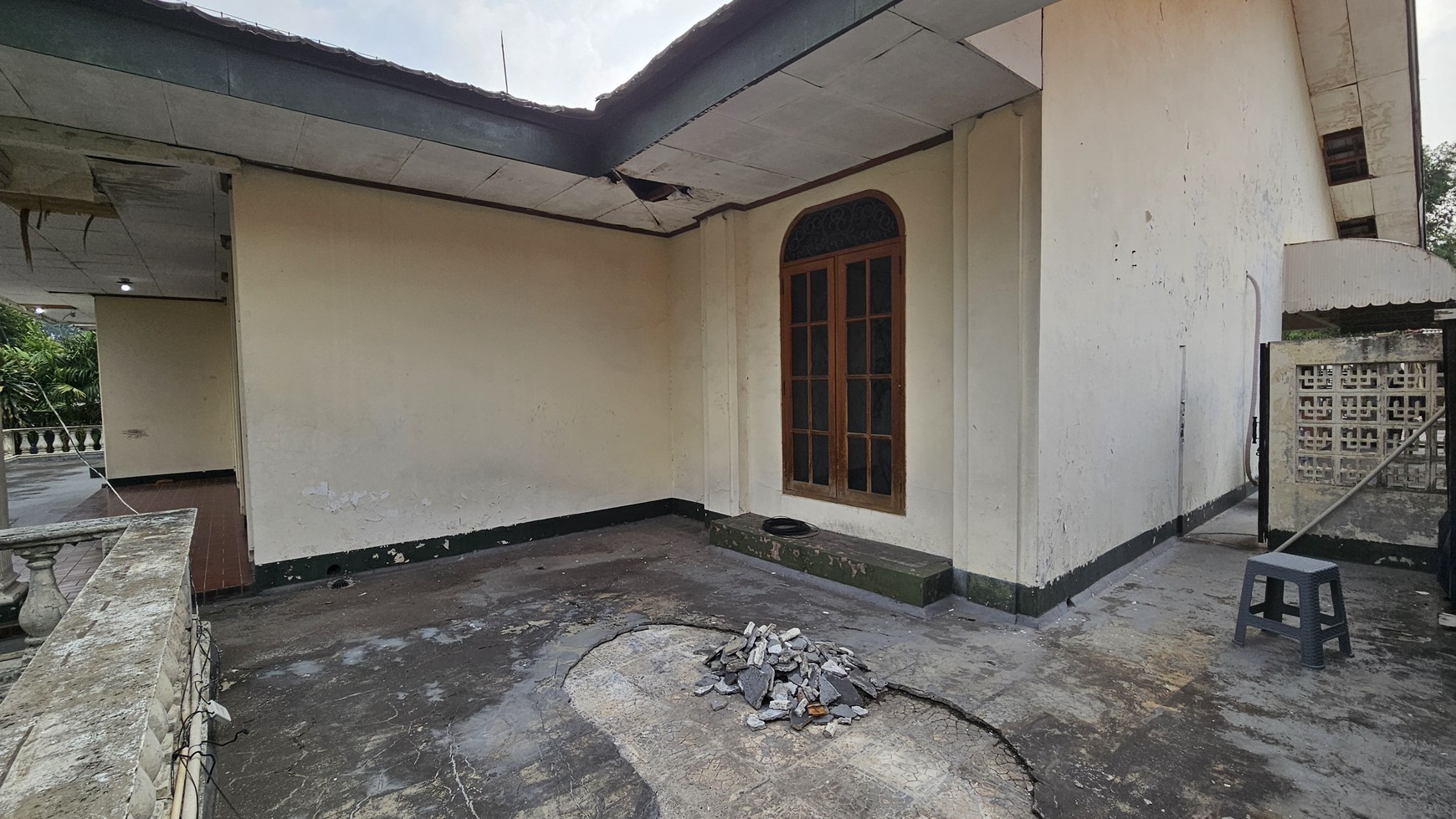 Rumah cocok untuk usaha dan huni, akses pinggir jalan di Kemang, jakarta Selatan..