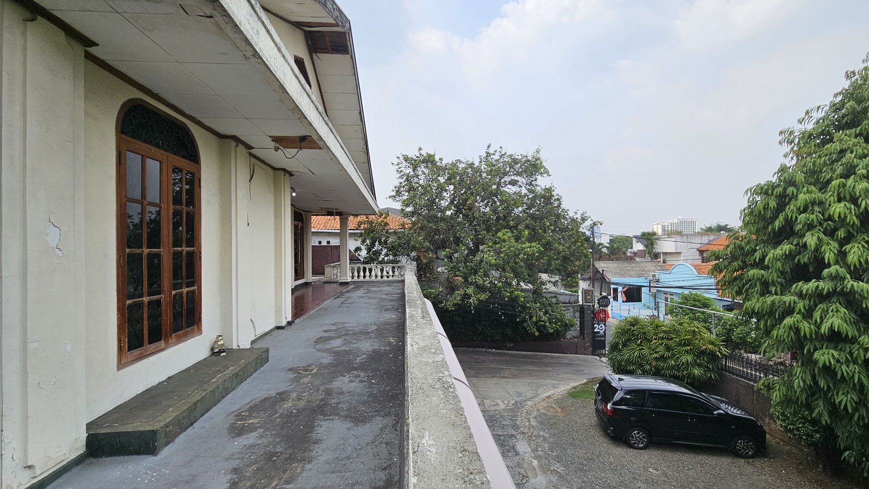 Rumah cocok untuk usaha dan huni, akses pinggir jalan di Kemang, jakarta Selatan..