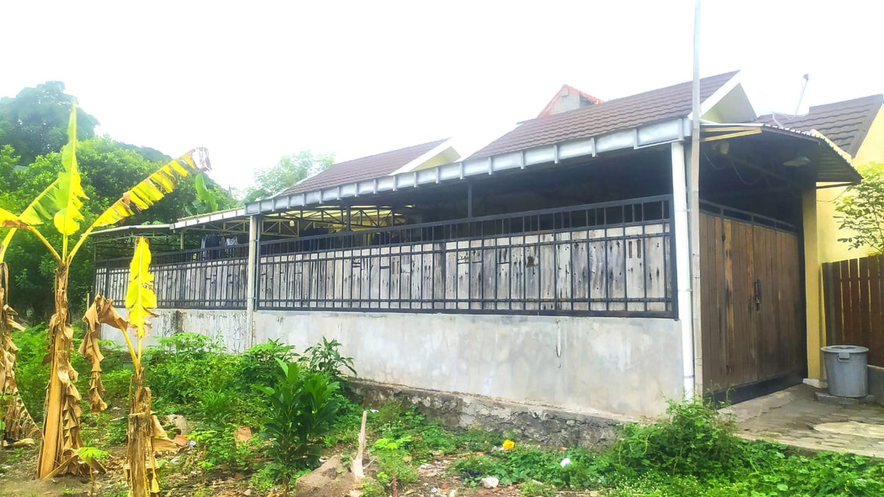 Rumah Tinggal 4 Kamar Lokasi Strategis Dekat RSUD Wirosaban 