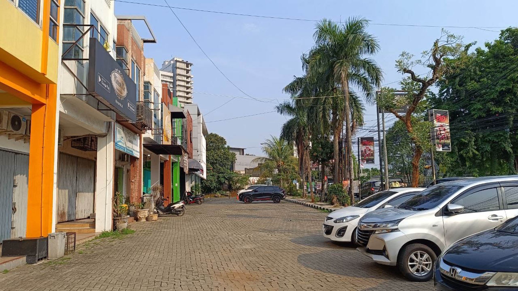 Ruko Siap Pakai Lokasi Strategis didepan Apartemen Emerald Bintaro