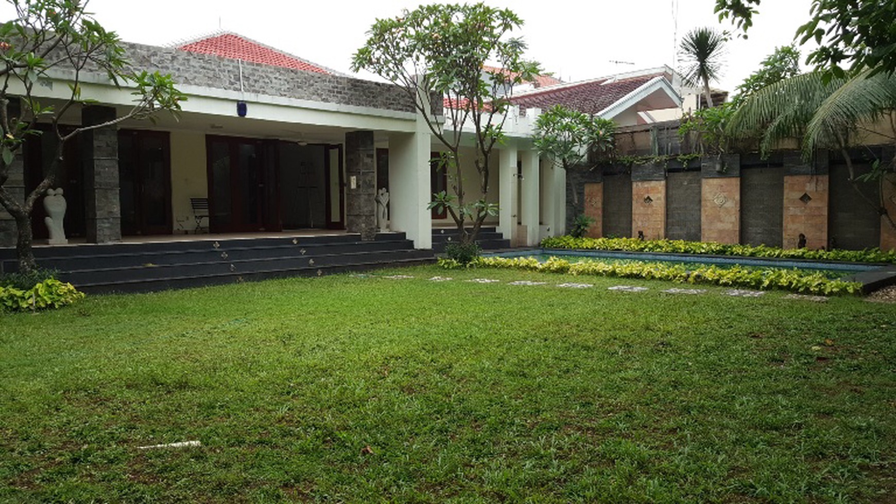 Great House with Fabulous Garden at cilandak , jakarta selatan