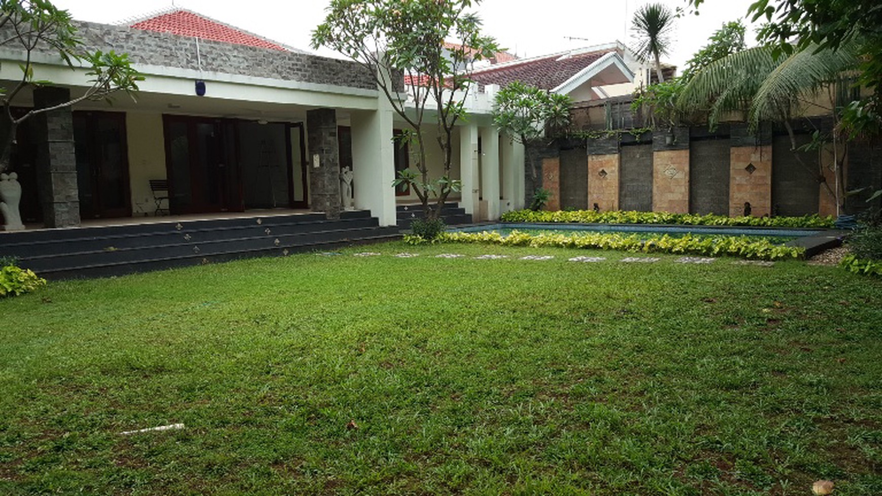 Great House with Fabulous Garden at cilandak , jakarta selatan