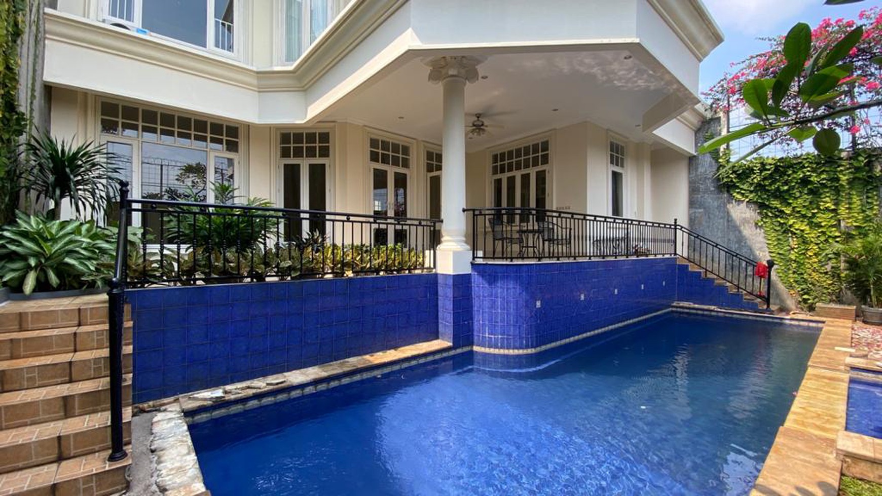 BIG AND BEAUTIFUL HOUSE AT AMPERA, JAKARTA SELATAN