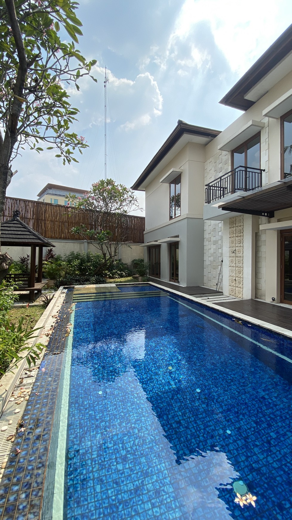 cozy and beautiful house at kemang