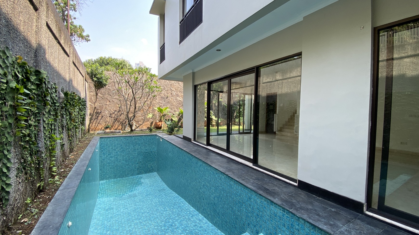 Beautiful modern house with Rooftop at Kemang Area