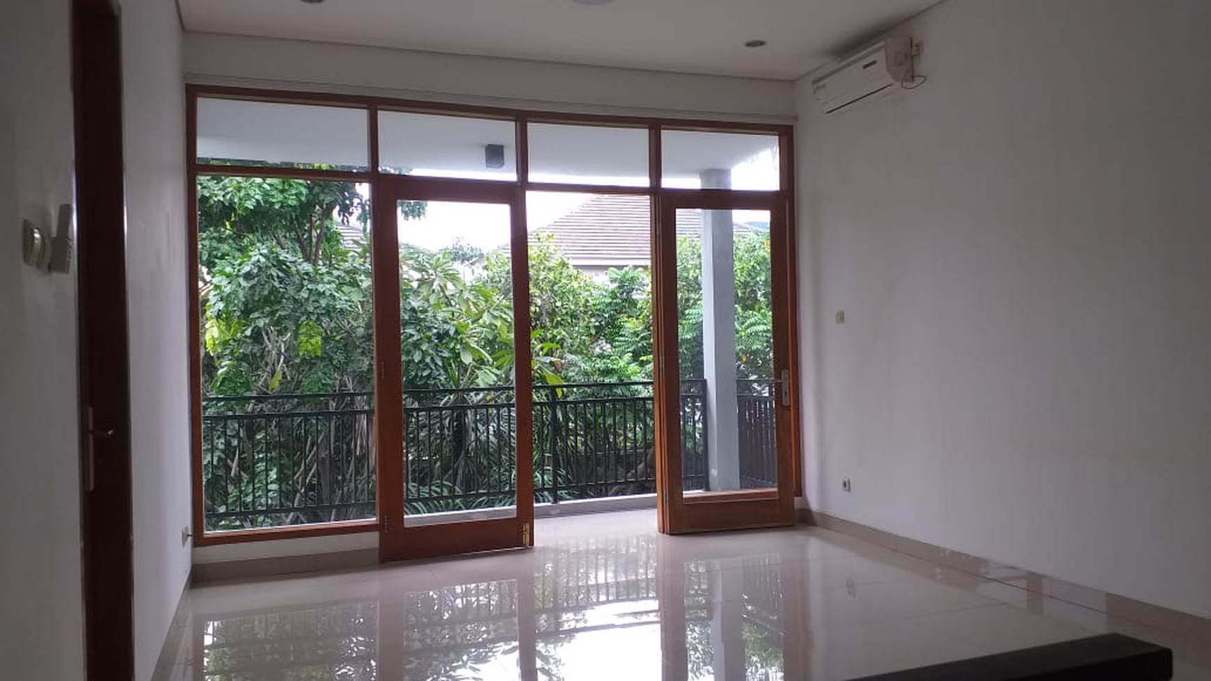 COZY AND BEAUTIFUL HOUSE AT KEMANG, JAKARTA SELATAN