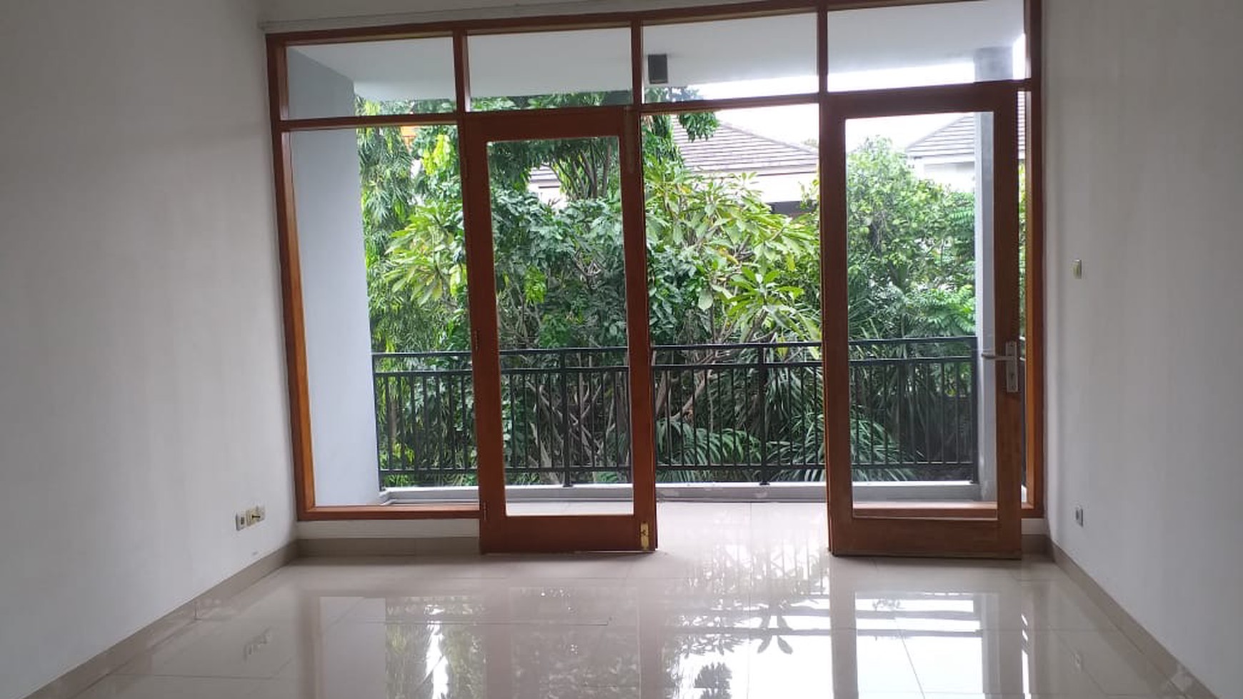 COZY AND BEAUTIFUL HOUSE AT KEMANG, JAKARTA SELATAN