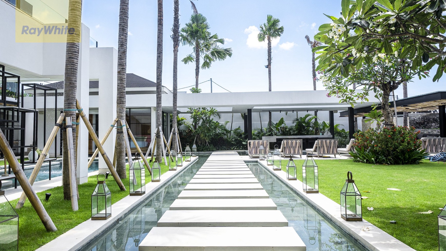 One of a kind Designer Villa in great Location of Canggu Bali