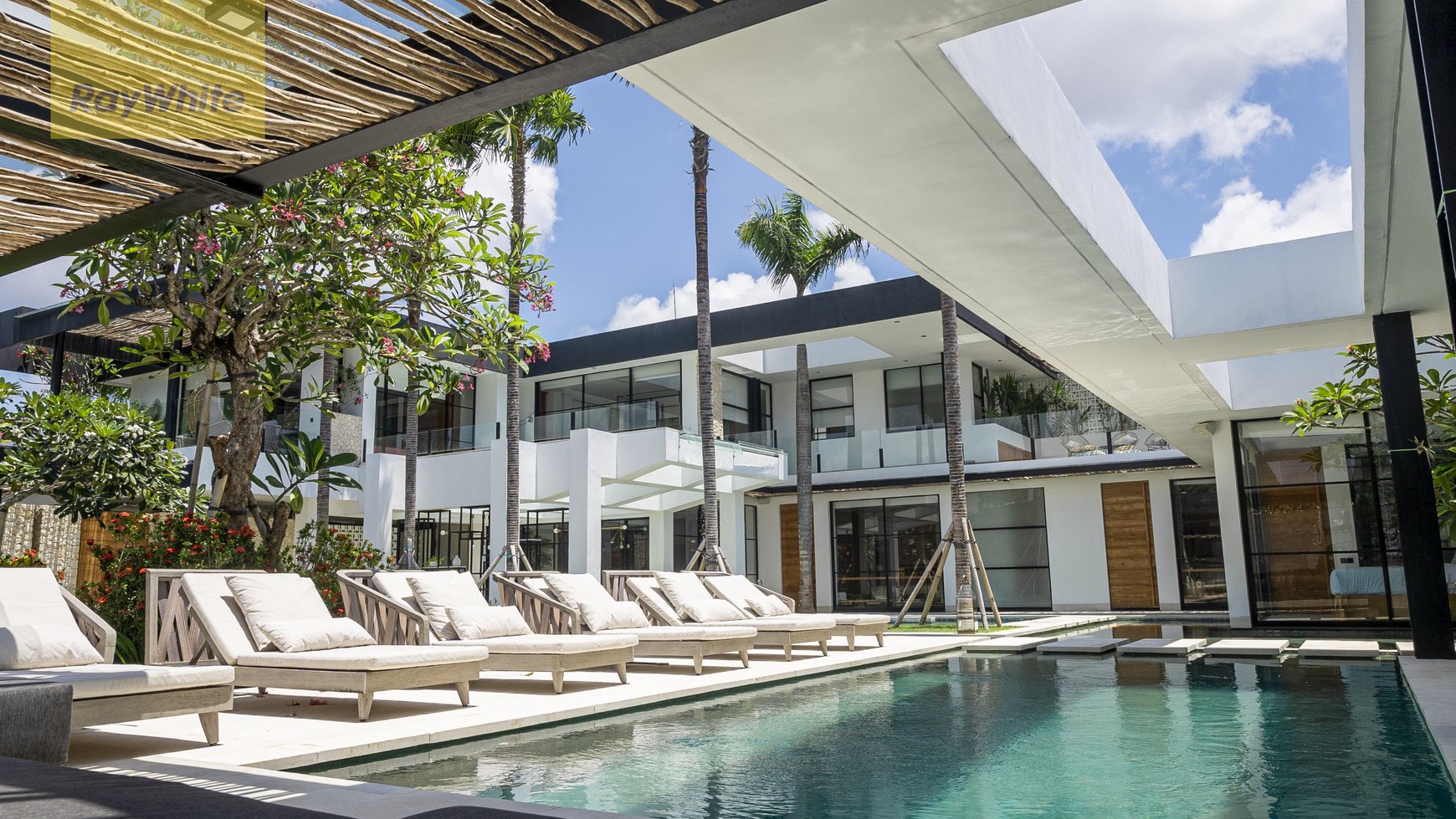 One of a kind Designer Villa in great Location of Canggu Bali