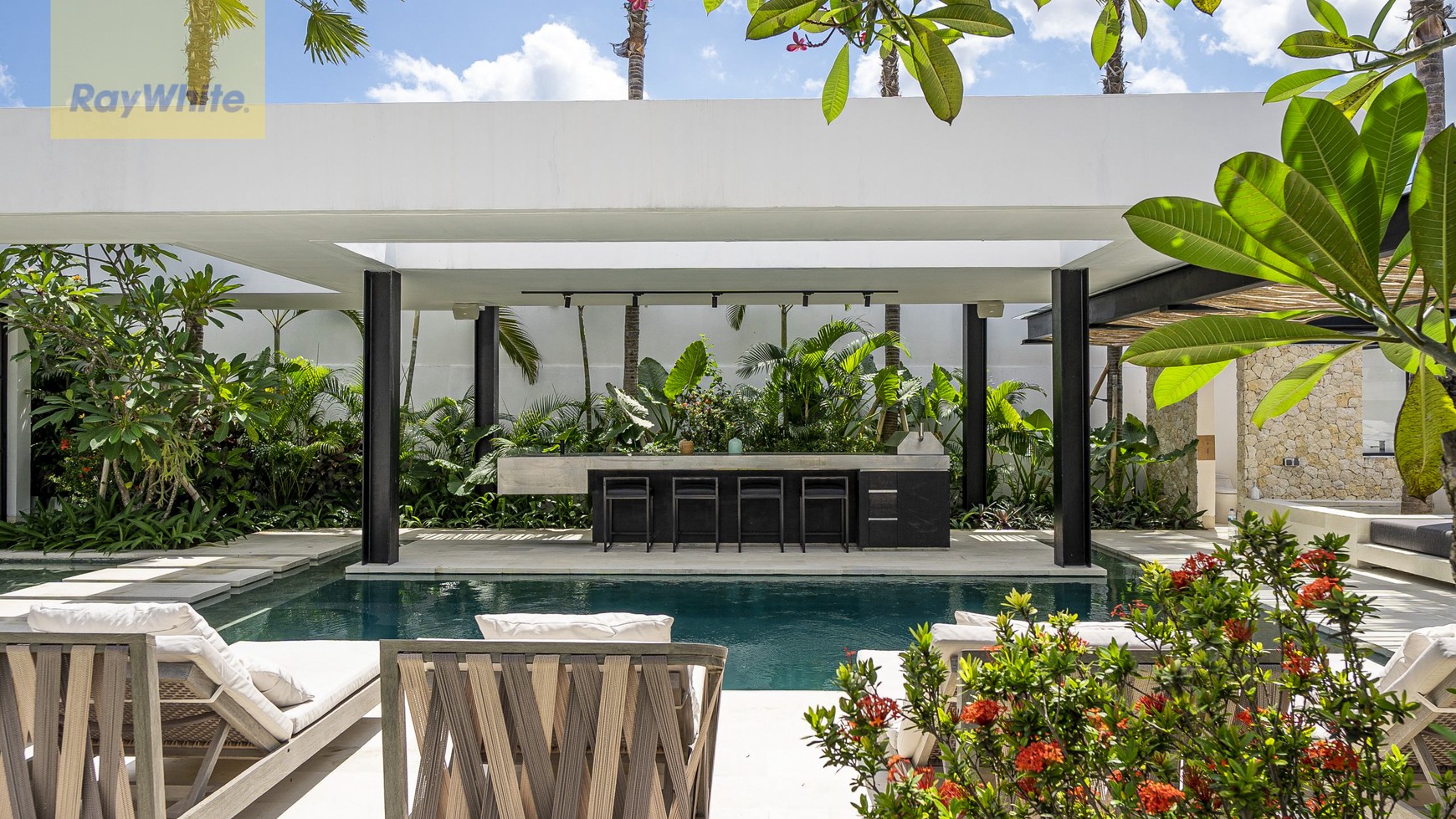 One of a kind Designer Villa in great Location of Canggu Bali