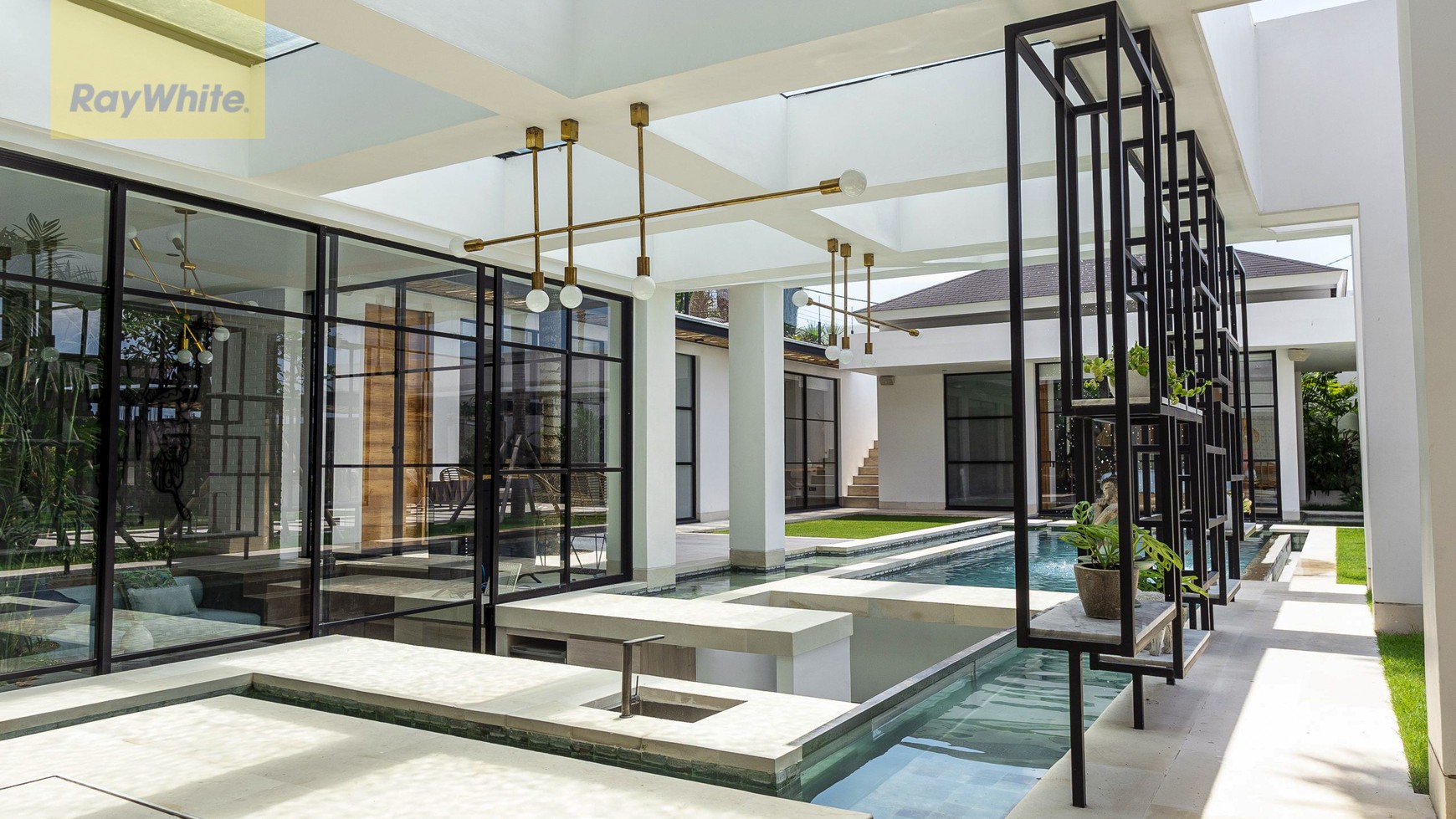 One of a kind Designer Villa in great Location of Canggu Bali