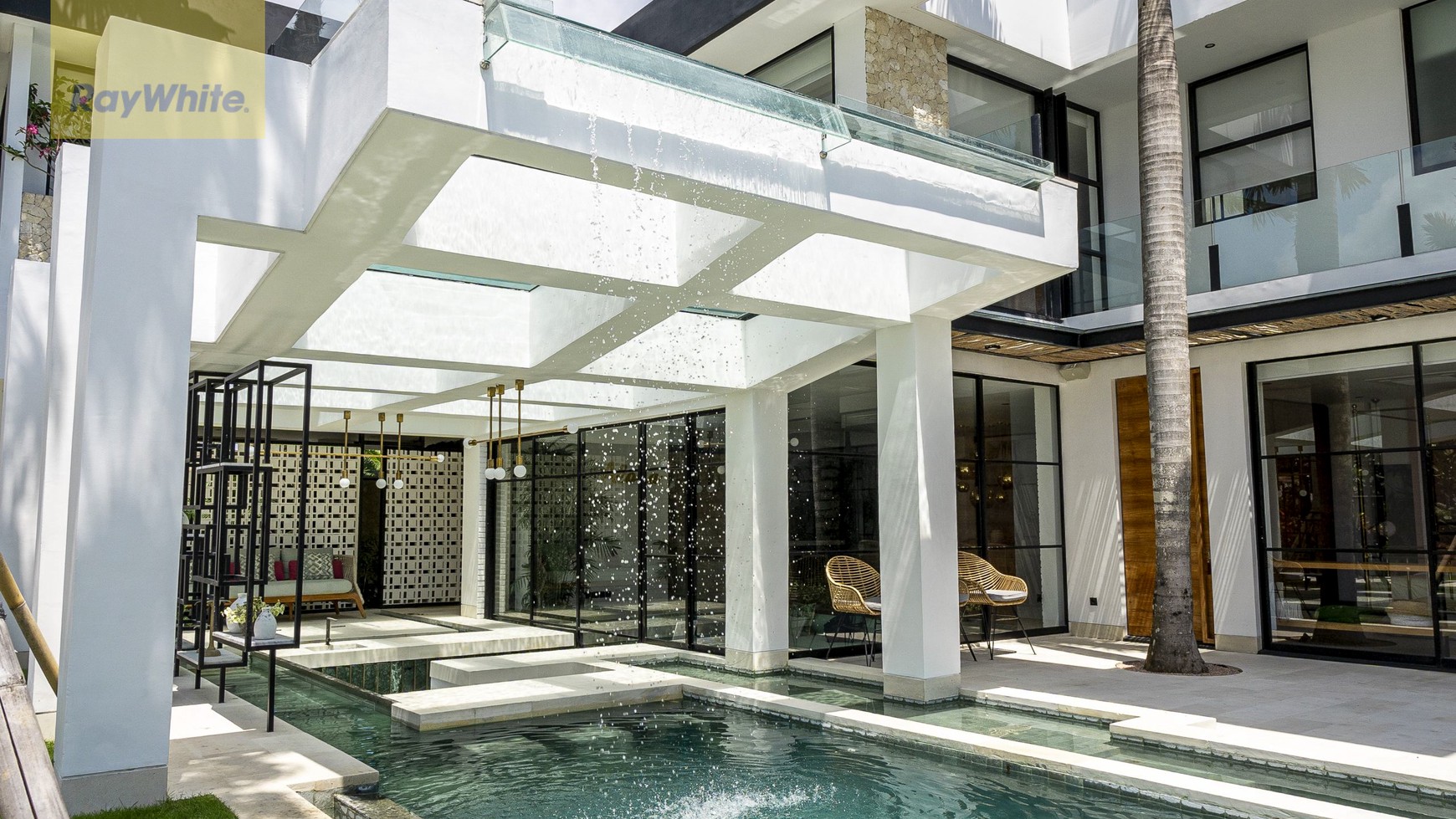 One of a kind Designer Villa in great Location of Canggu Bali