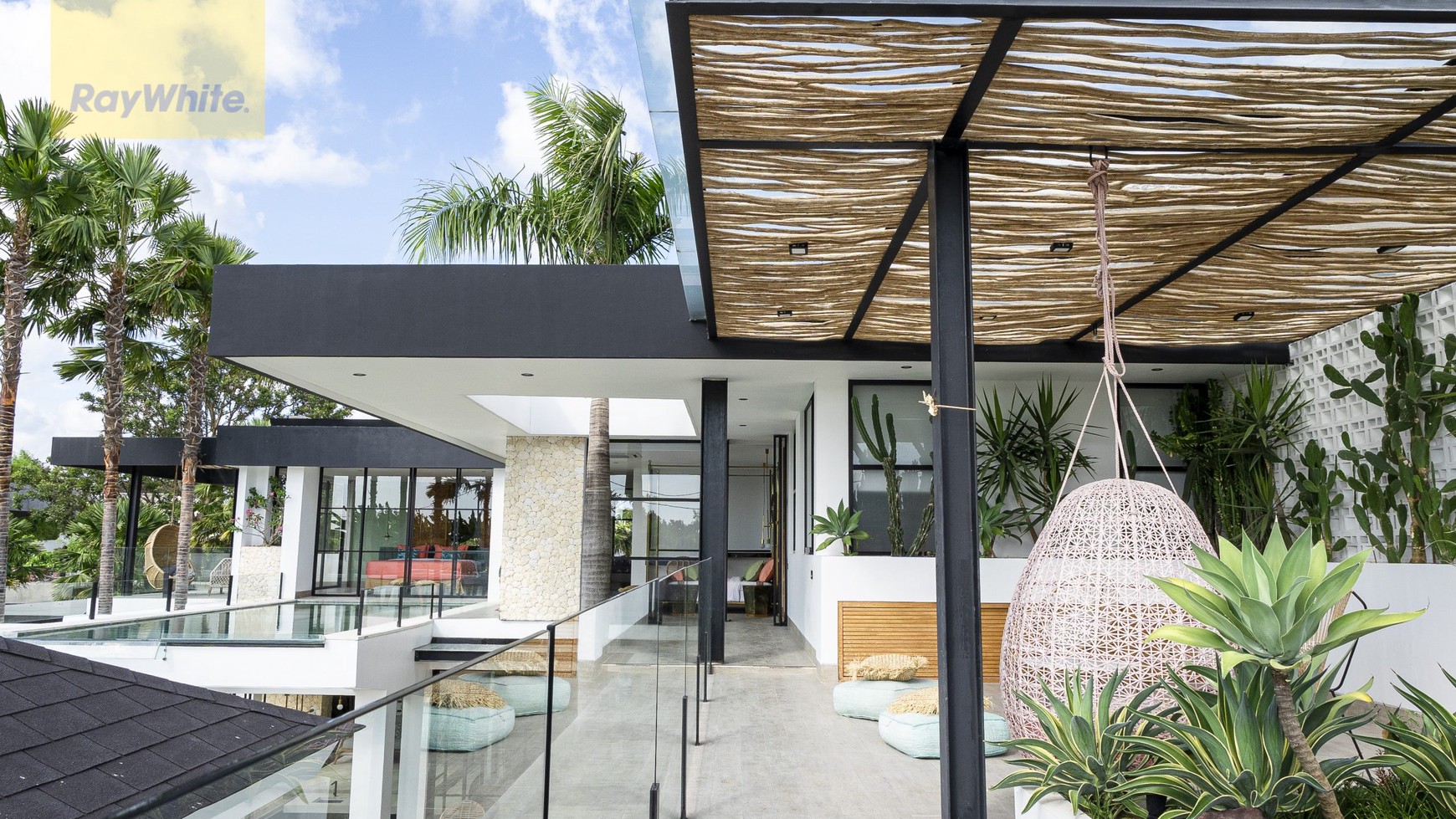 One of a kind Designer Villa in great Location of Canggu