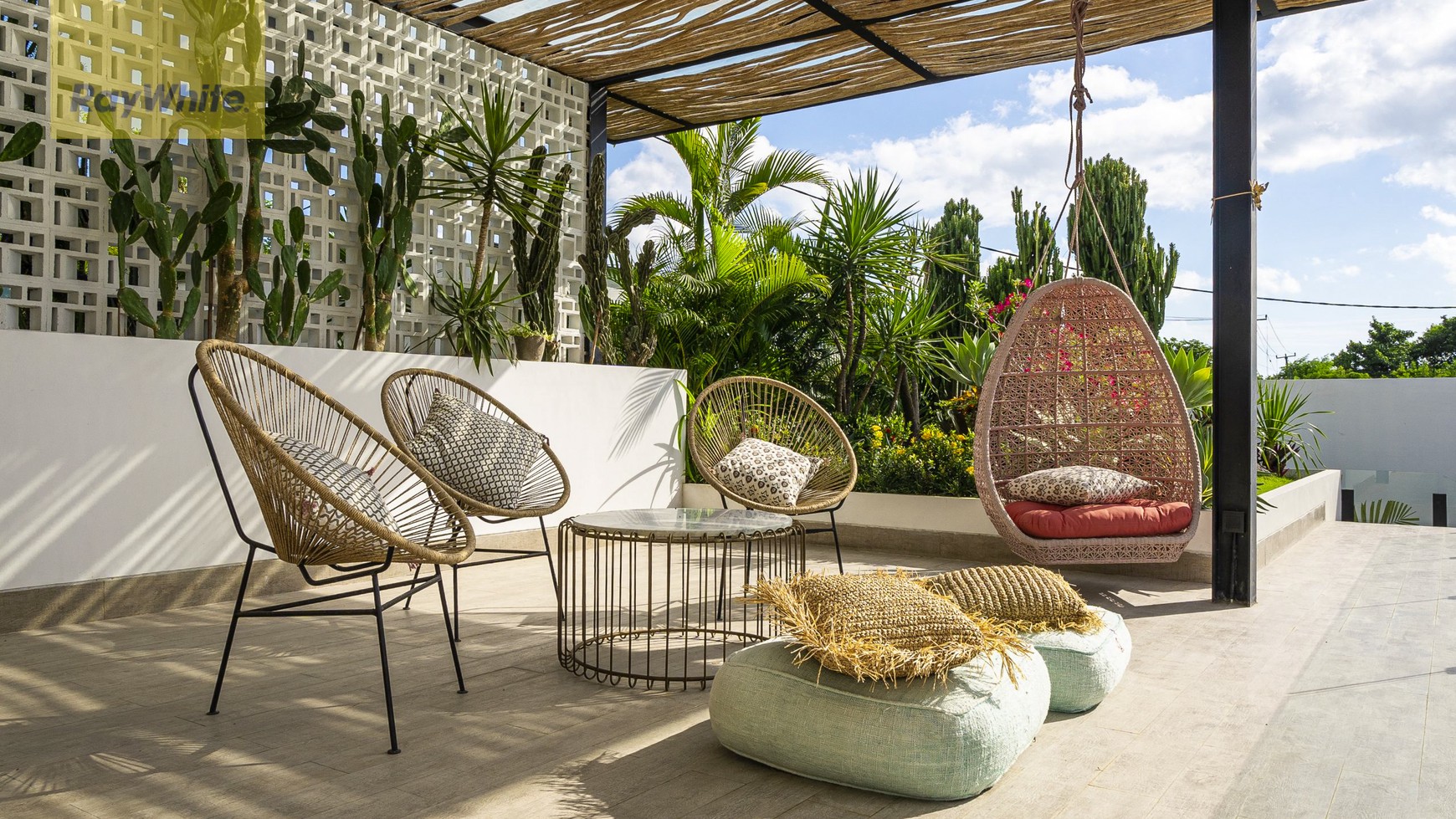 One of a kind Designer Villa in great Location of Canggu Bali