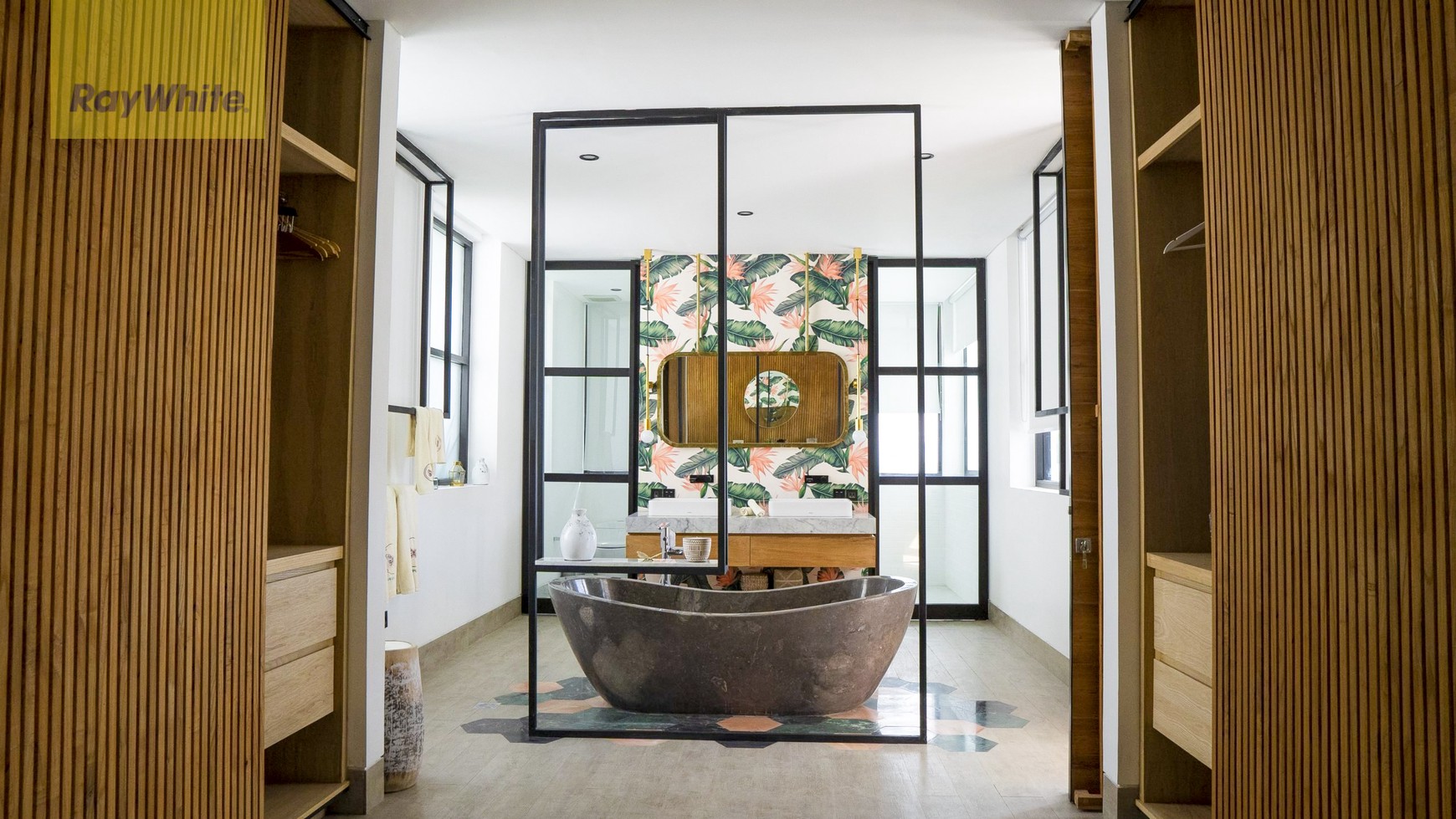 One of a kind Designer Villa in great Location of Canggu Bali