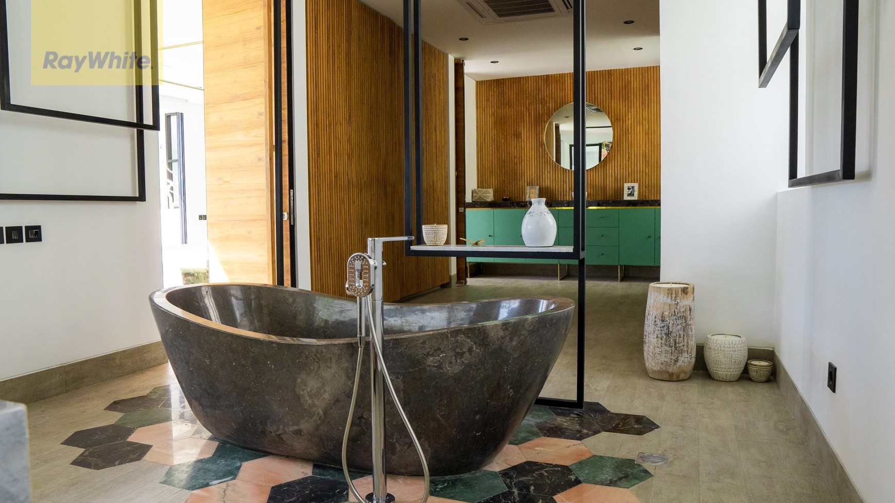 One of a kind Designer Villa in great Location of Canggu Bali