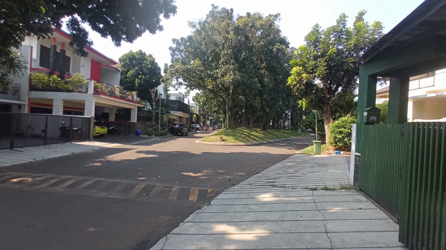 Rumah Mewah Cantik dan Asri Dekat Stasiun LRT Cibubur