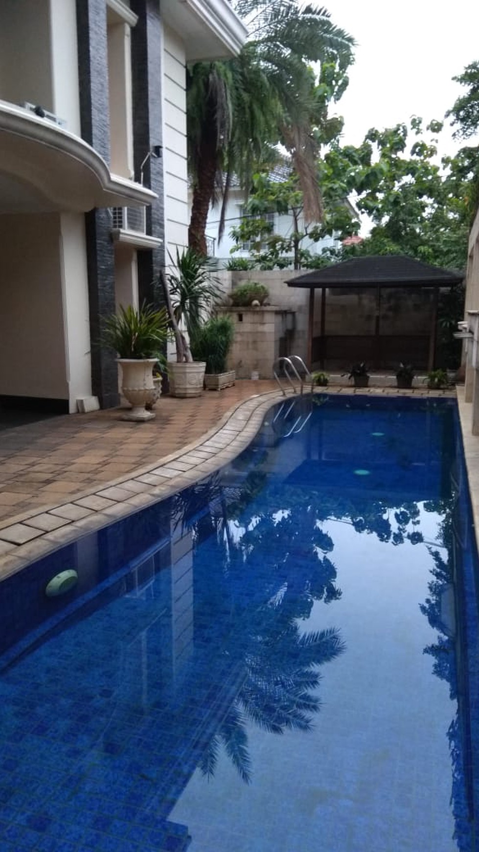 Rumah nyaman di kawasan komplek elite pondok indah