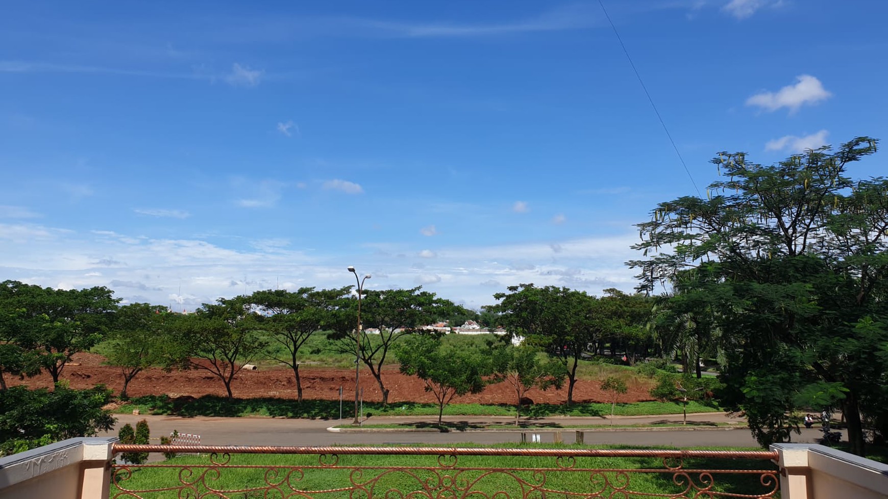 Rumah Lingkungan Asri dan Nyaman di Cluster Virginia, Cibubur