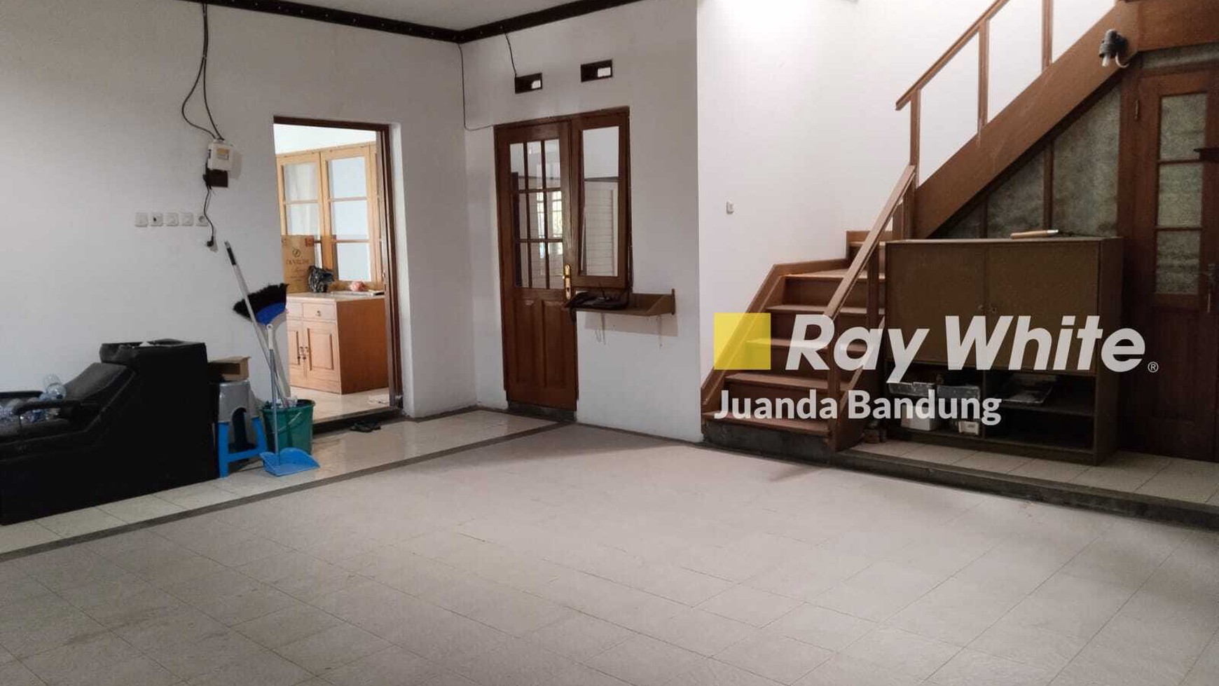 Langka,Murah Rumah 2 lantai  terawat di Dago Asri tengah kota bandung strategis dekat ke Dago Riau 