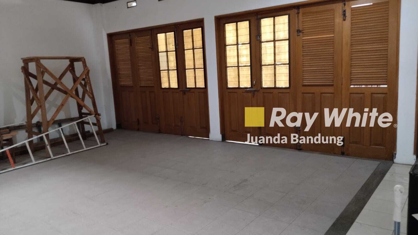 Langka,Murah Rumah 2 lantai  terawat di Dago Asri tengah kota bandung strategis dekat ke Dago Riau 