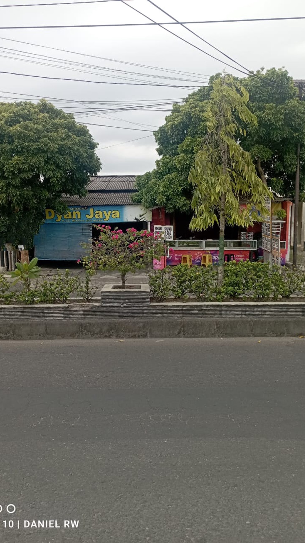 Tanah Dan Bangunan Cocok Untuk Usaha Lokasi Jalan Tajem Maguwoharjo 