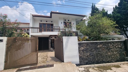 Rumah Mewah Semi Furnished di Setra Indah Bandung